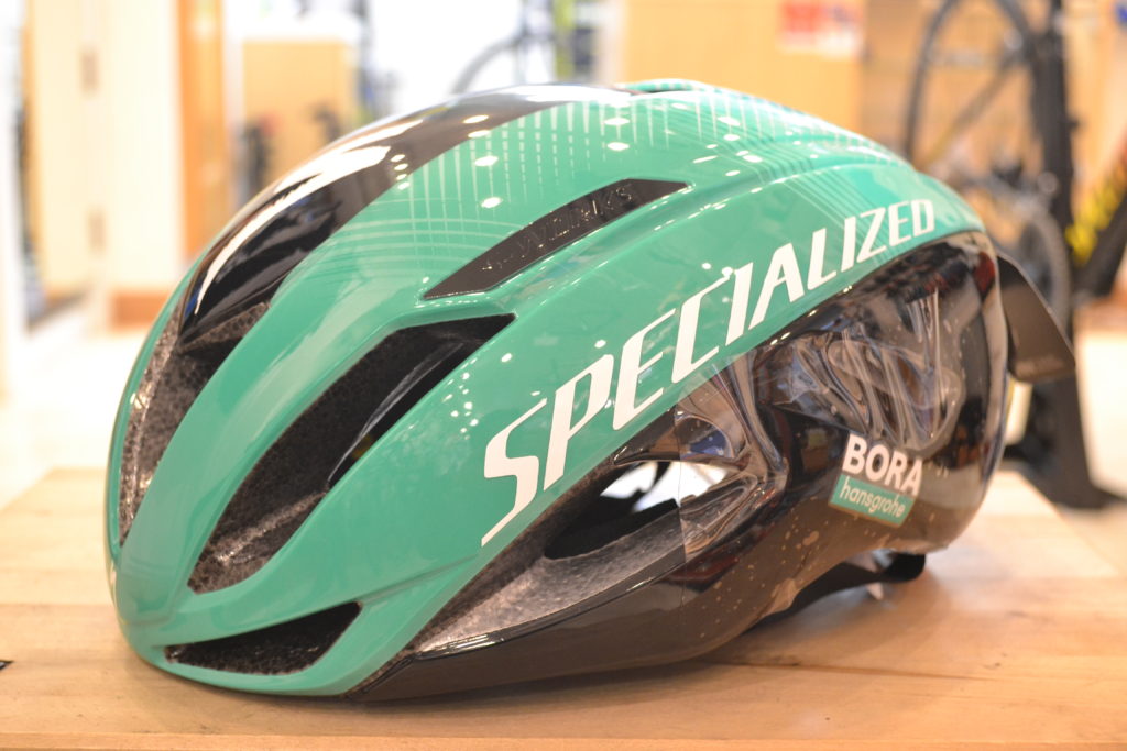 プロチーム仕様のヘルメットが新発売！S-WORKS EVADE TEAMカラー 